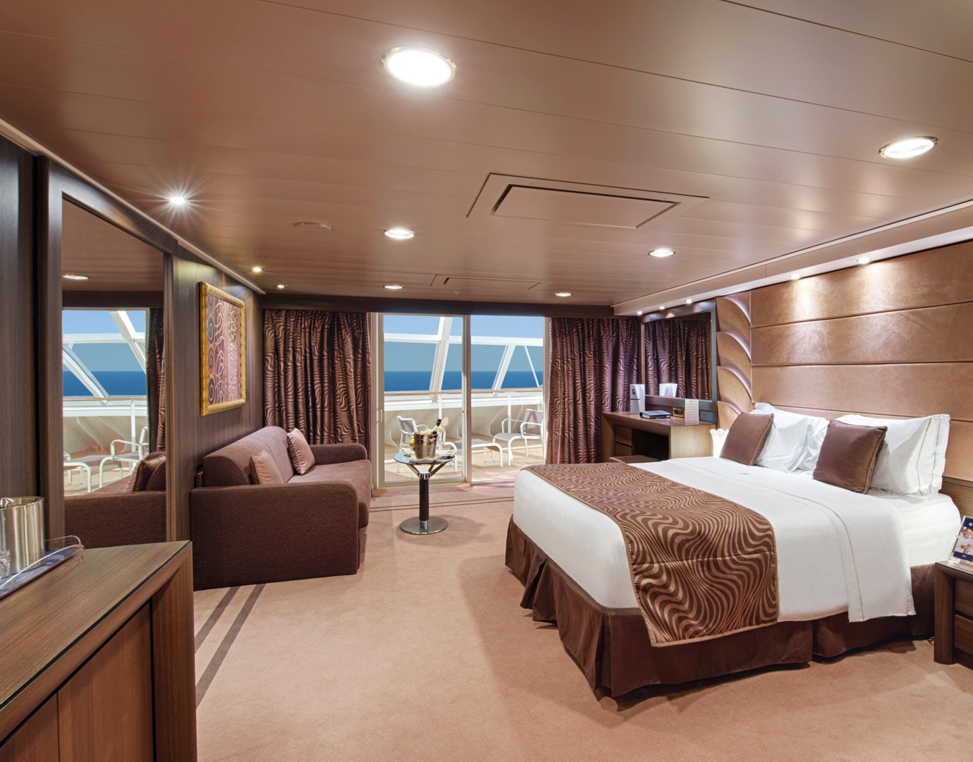 MSC Divina, Yacht Club Deluxe Suite |MSC Cruises MSC Divina, Yacht Club Deluxe Suite |MSC Cruises