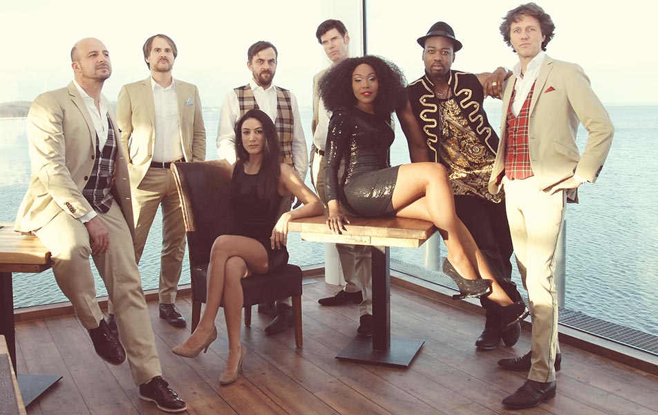 Elegant group in formal attire enjoying a stylish lounge with ocean views | MSC Cruises Elegant group in formal attire enjoying a stylish lounge with ocean views | MSC Cruises