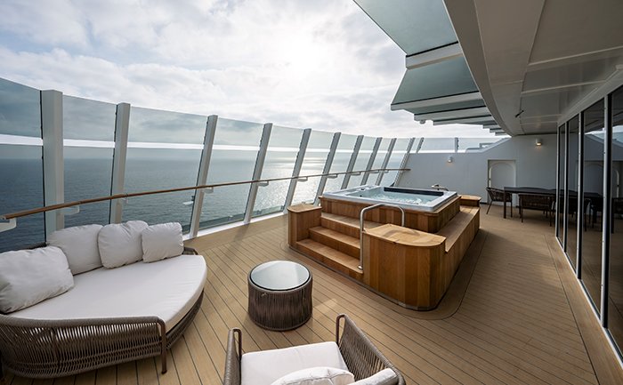 MSC WORLD EUROPA Yacht Club Owners suite with whirlpool bath MSC WORLD EUROPA Yacht Club Owners suite with whirlpool bath