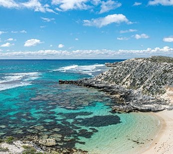 Plage et eaux turquoise près de Fremantle et Perth, Australie